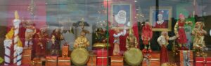 Les lutins du Pere Noel scaled