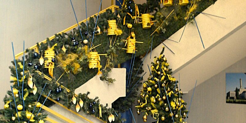 NOEL jaune et dore inedit scaled