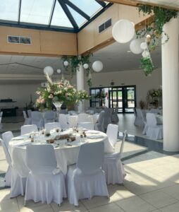 salle avec suspensions scaled