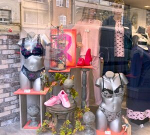 Octobre rose et automne pour de la lingerie scaled