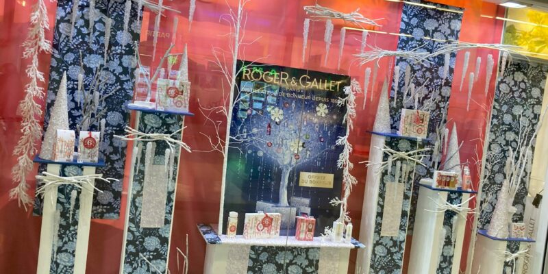 bleu givre pour Roger et Gallet scaled